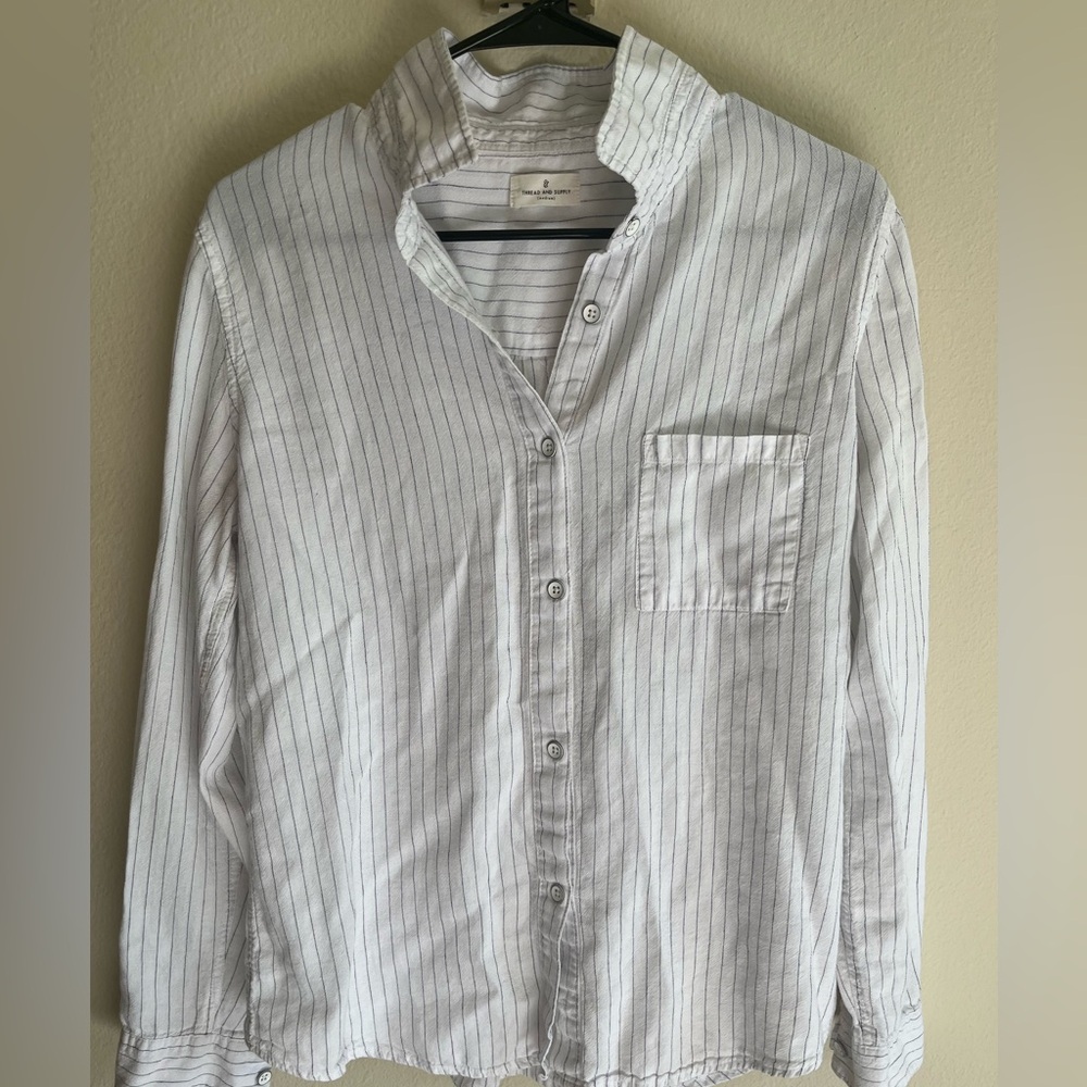 Thread and Supply Women’s Medium Button-down